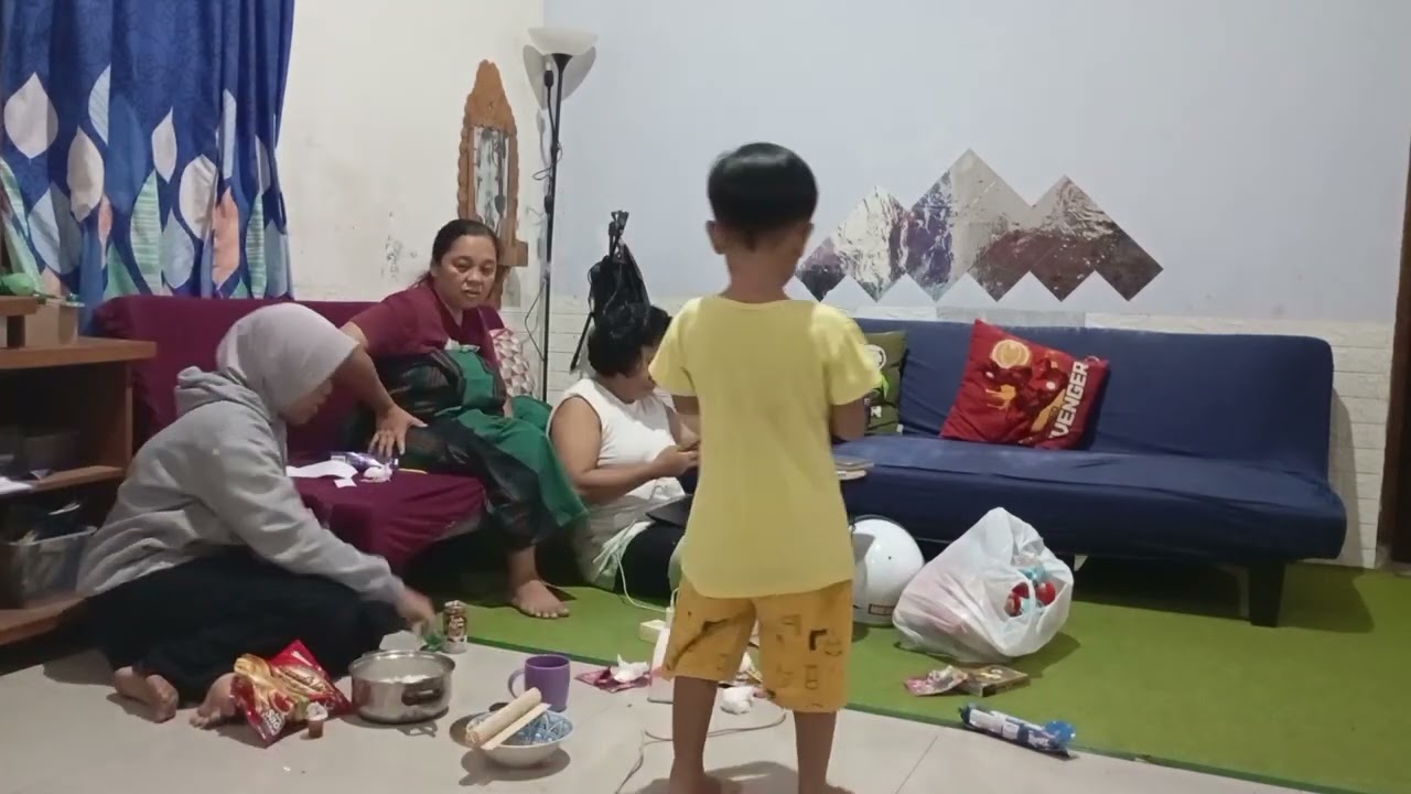 MasyaAllah ngumpul lagi bersama tanna,kakak aisyah di belikan banyak cemilan 