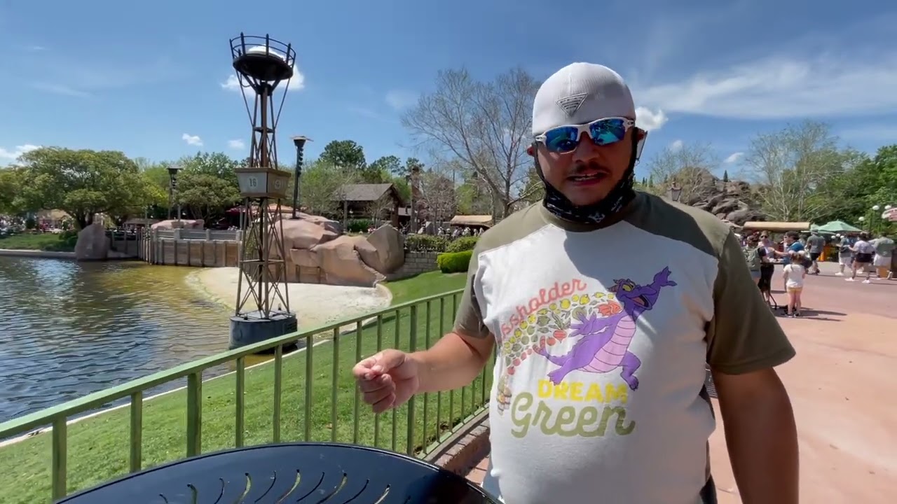 Jen Finally Makes it to Disney's Epcot Flower and Garden 2021!
