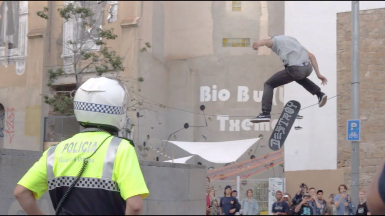 Macba Life - Aurélien Giraud´s hardflip at the big gap (raw)