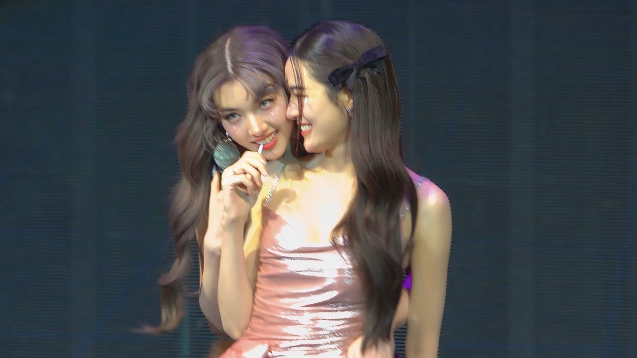 [4k Fancam] LingOrm หลิงหลิง ออม - The lollipop challenge 棒棒糖挑戰 | LingOrm FM in Macau 241214