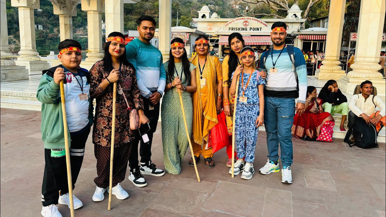 Hum To Chale Vaishno Devi 😍🥹 || Navratri Special || Vaishno Devi VLOG || KOMAL NIGAM