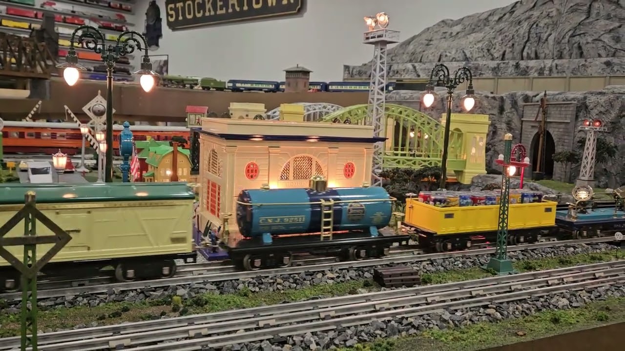 MTH 381E and the Lionel Hiawatha Running Around the Layout