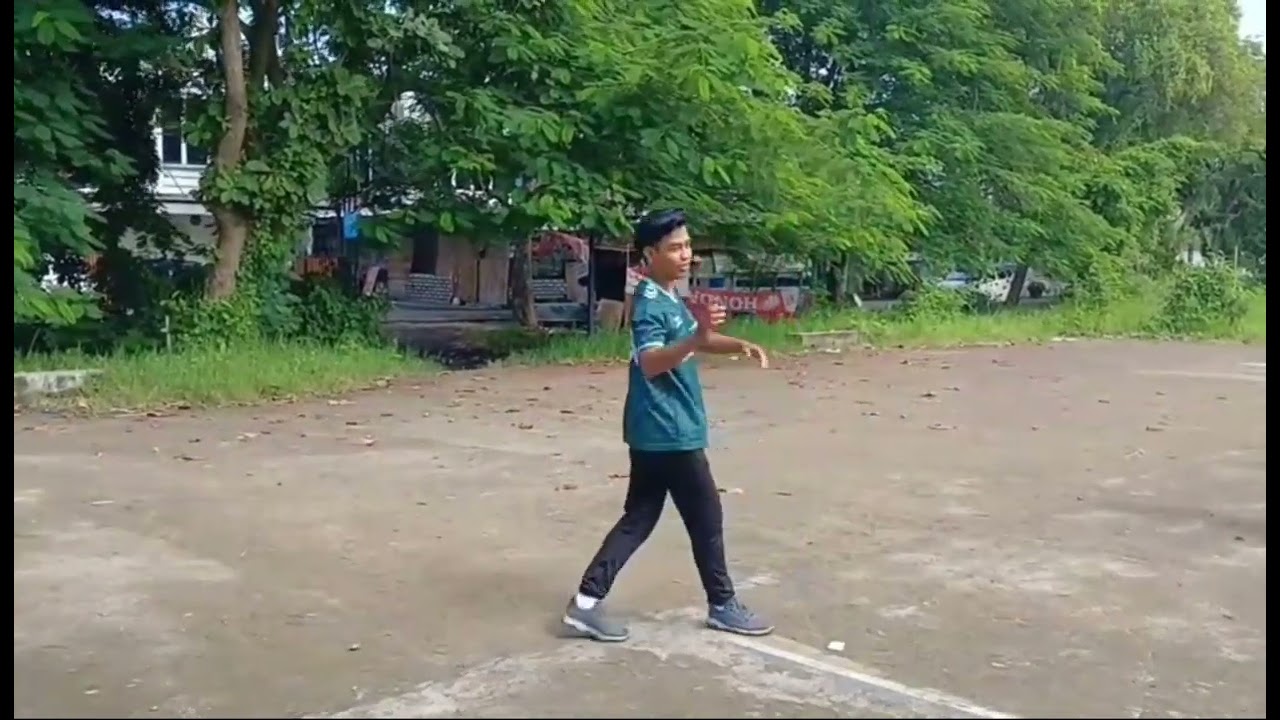 Menyelesaikan tugas mk teknologi dalam pendidikan jasmani, teknik permainan bola voly yaitu smash.