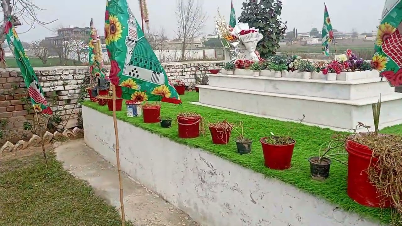 میجر حمزہ اصرار شہید کا مزار توپ مانکیالہ میں 
