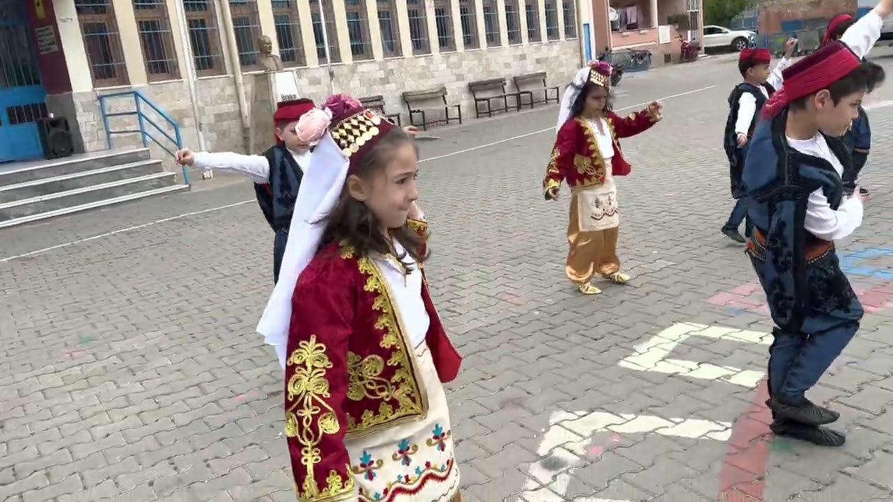 Minik Efelerden Çökertme Zeybeği Kula Tapduk Emre İlkokulu 1A Sınıfı