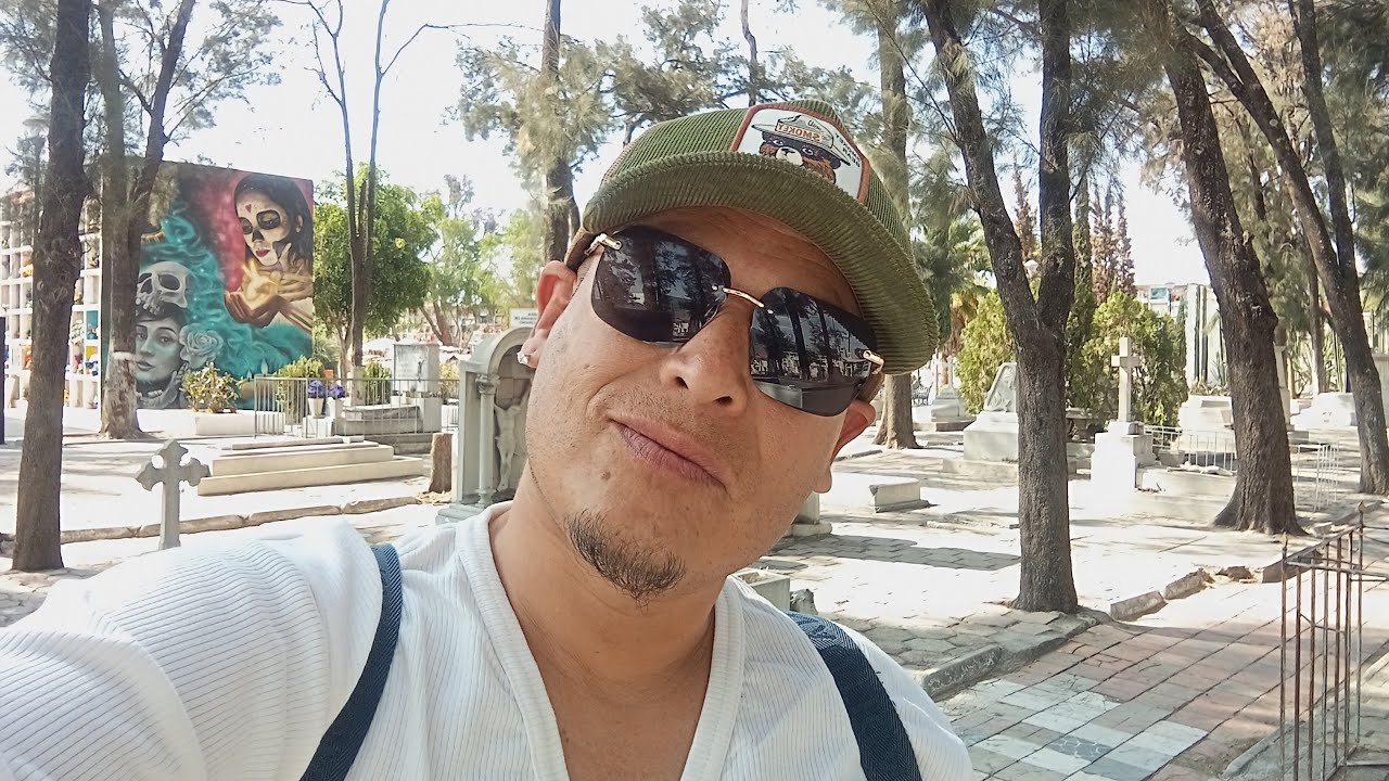 Ya en el panteón... esperando a la mamá de #karlosguel 😔🙏🫂