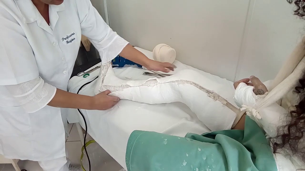 Como retirar um gesso grande como  as ferramentas que nós utilizamos