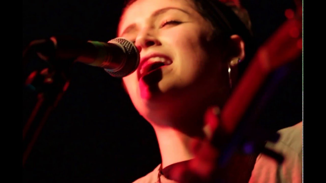 La mia città & Introverso - Chiara Dello Iacovo  Live @ Bradipop (Rimini 2/4/2016)