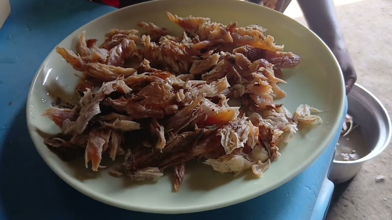 “How to Cook Smoked Dry Fish with Kudura & Kuba | Traditional South Sudan Recipe 🇸🇸”