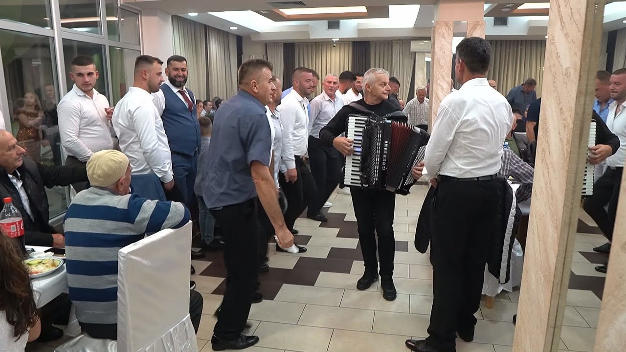 Bejto doktor za narodna kola - Veselje porodice Tutic