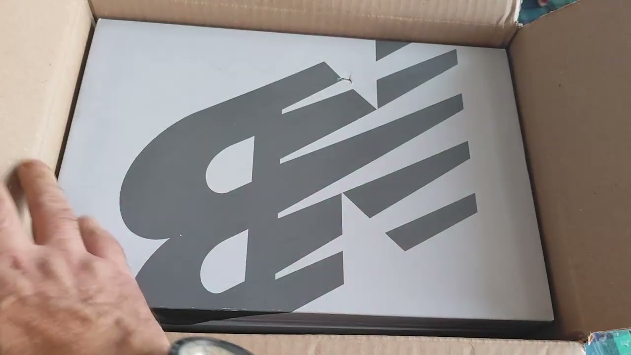 Unboxing 990 v3 grey