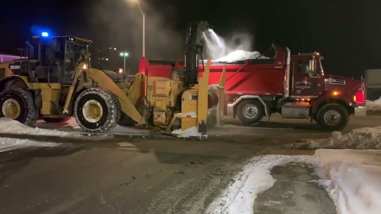 Snow removal on Richmond road in Britannia - Ottawa - #heavyequipment