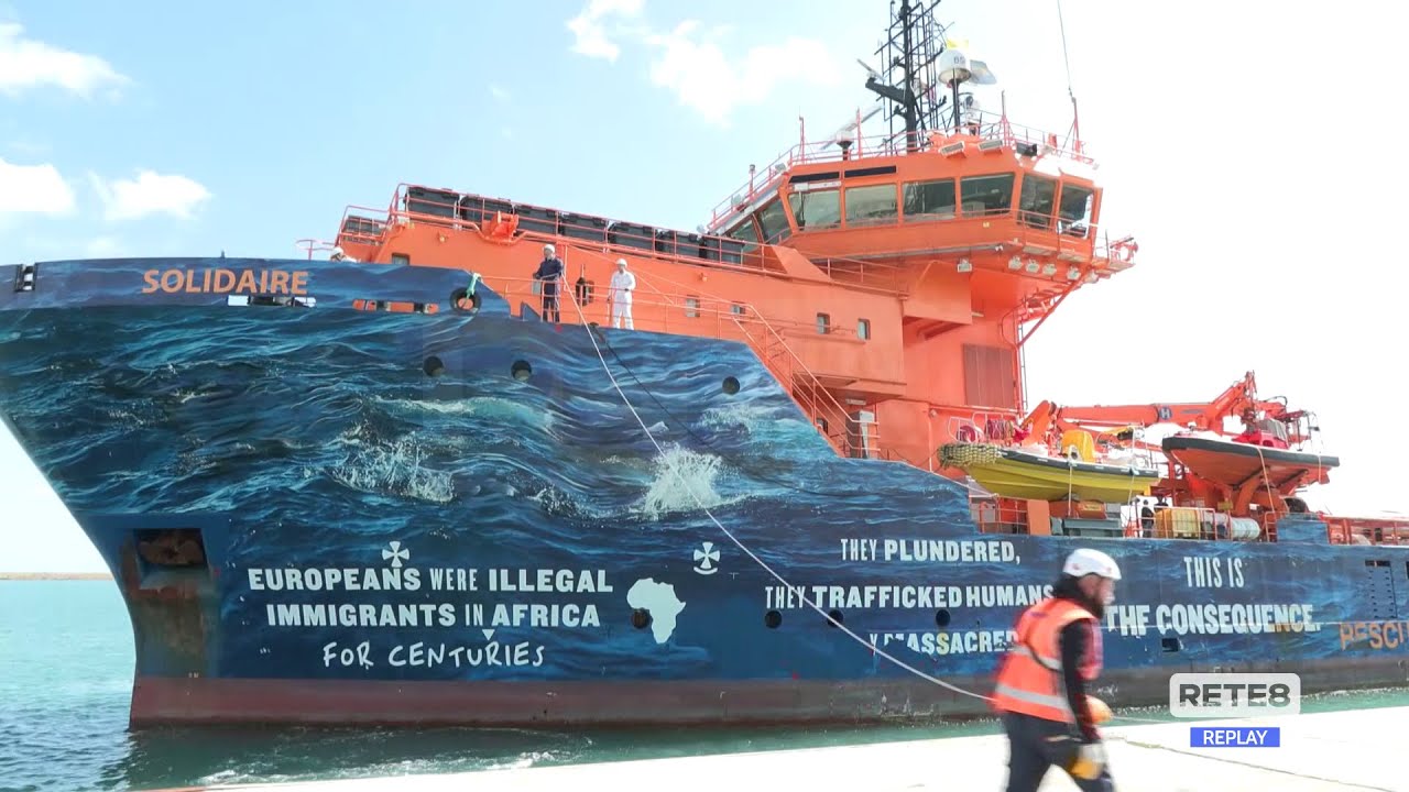 Ortona - Arrivata la nave Ong 