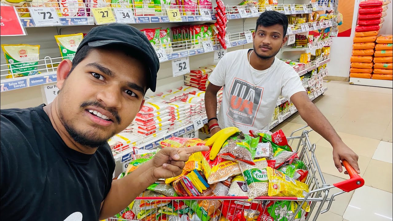  Etni Saari Shopping Karli Aaj 😲 Shivam Ne || Bengaluru PG || #vlog 