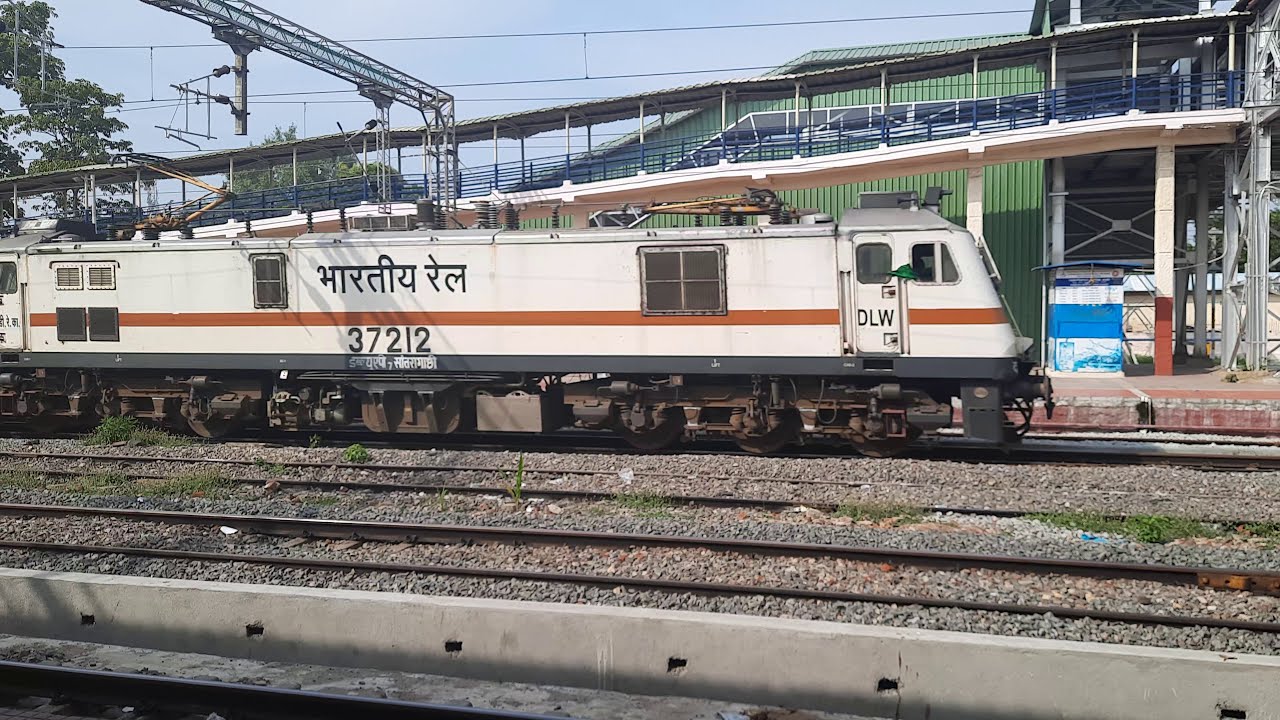 02246 yesvantpur Howrah duoronto express skipping katpadi railway station with high speed ||