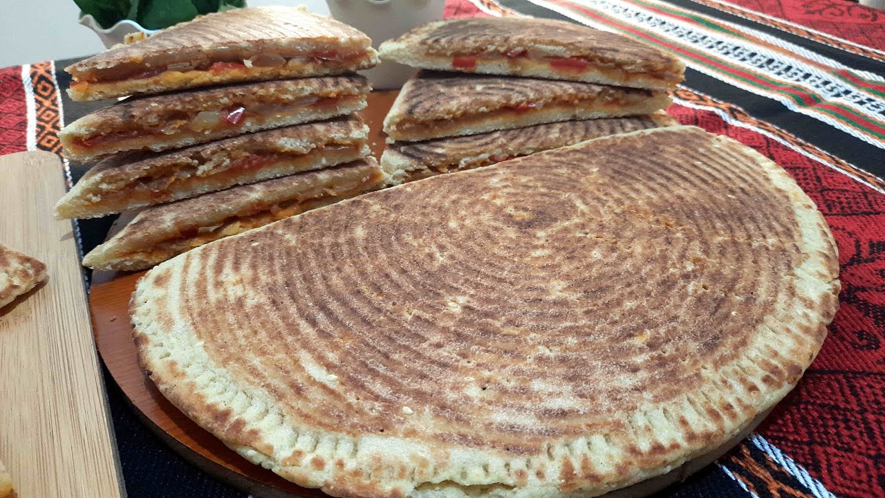كسرة السميد محشية بالشكشوكة حارة بمقادير مضبوطة  Galette de semoule farcie