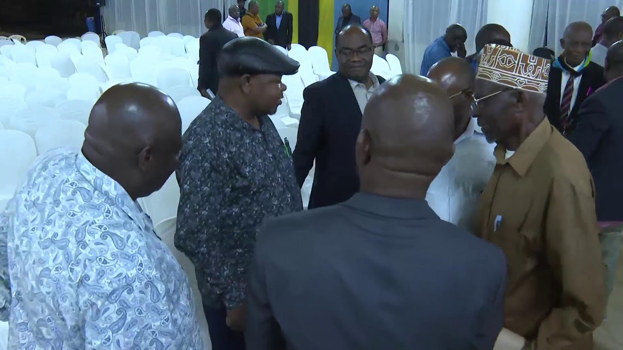 WAZIRI MKUU ANAZUNGUMZA NA WATUMISHI MKOA WA TANGA