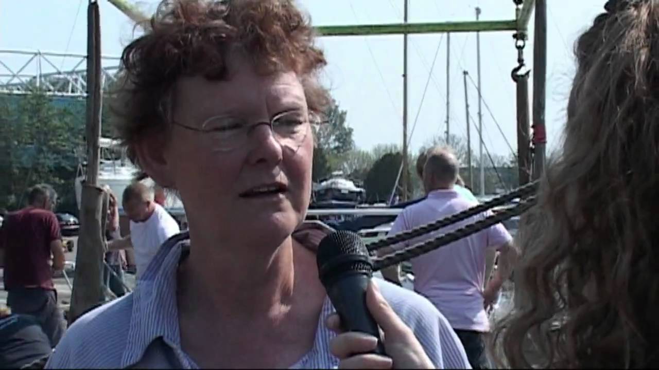 boten te water bij jacht haven.