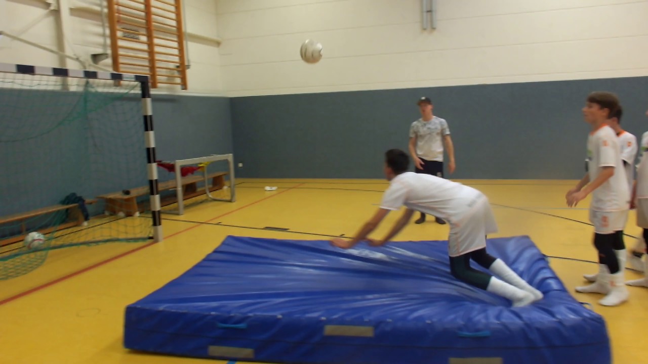 Flugkopfball und Fallr&uuml;ckzieher