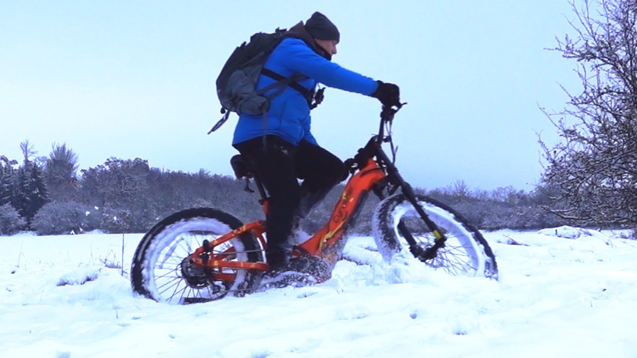 Winterlandschaft, mit dem Trax durch den Schnee