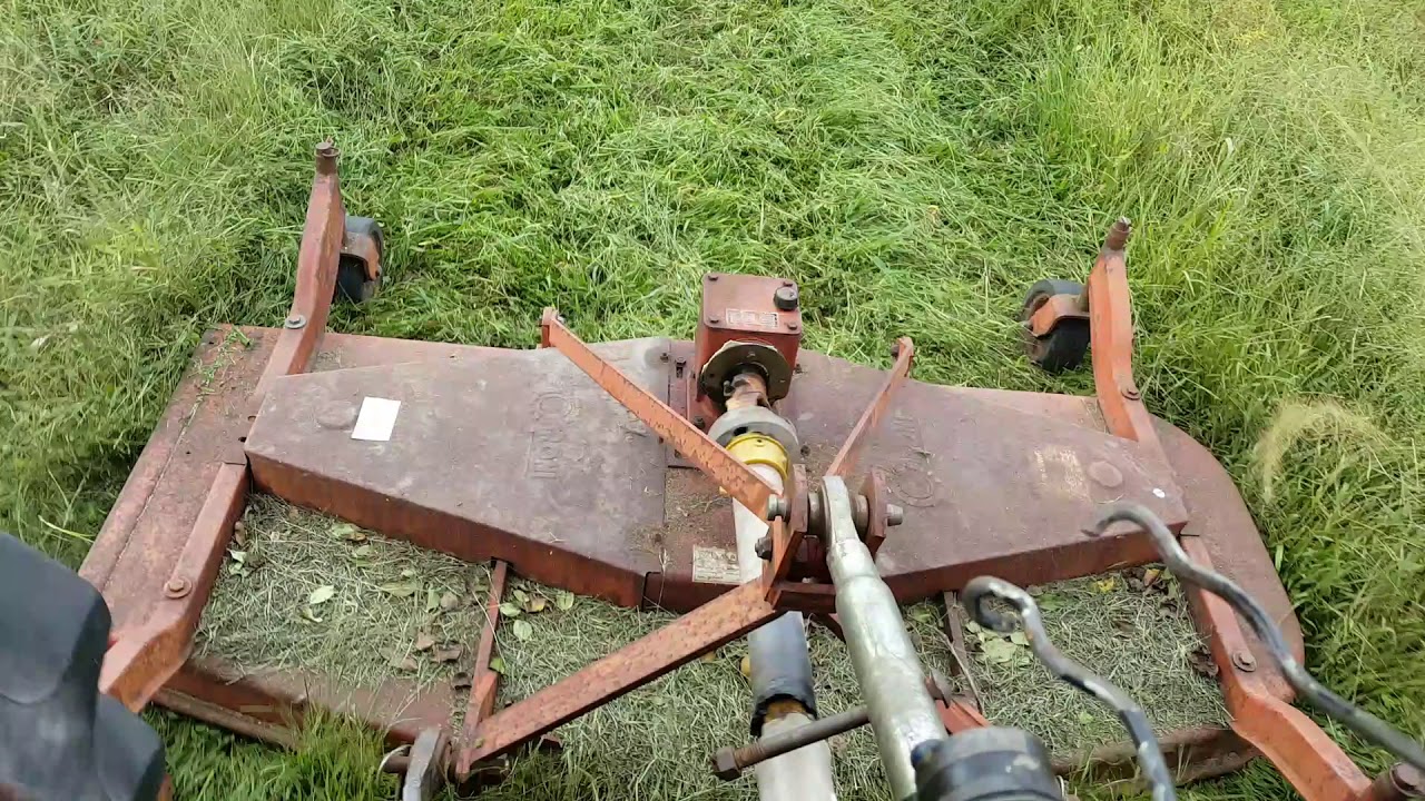 Cutting grass with the Caroni finishing mower