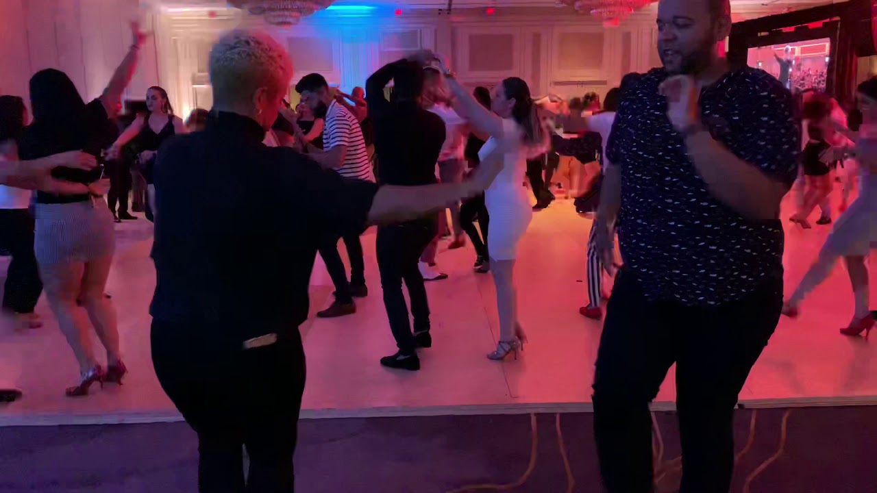 Alex y Desiree Salsa Dancing - Gran Combo el Matrimonio