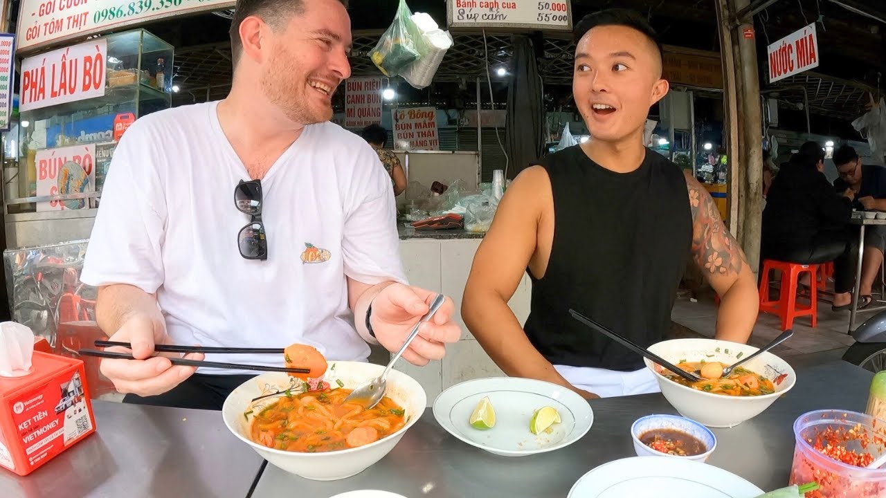 Viet-Australian Tries My Favorite Vietnamese Dish 
