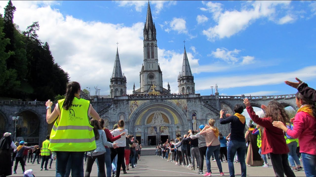 Flash Mob Lourdes Sixièmes 2018 - Le ciel est mon pays