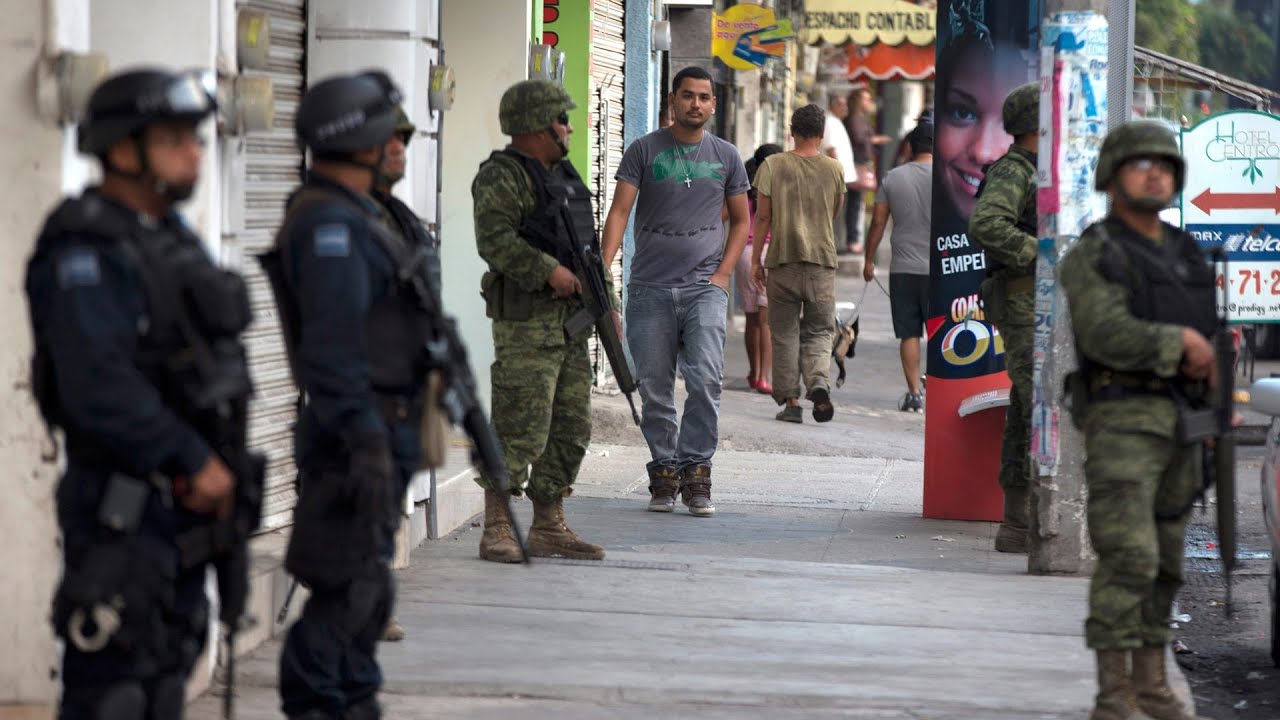 Fuerza militar fue reforzada en Michoacán -- Noticiero Univisión