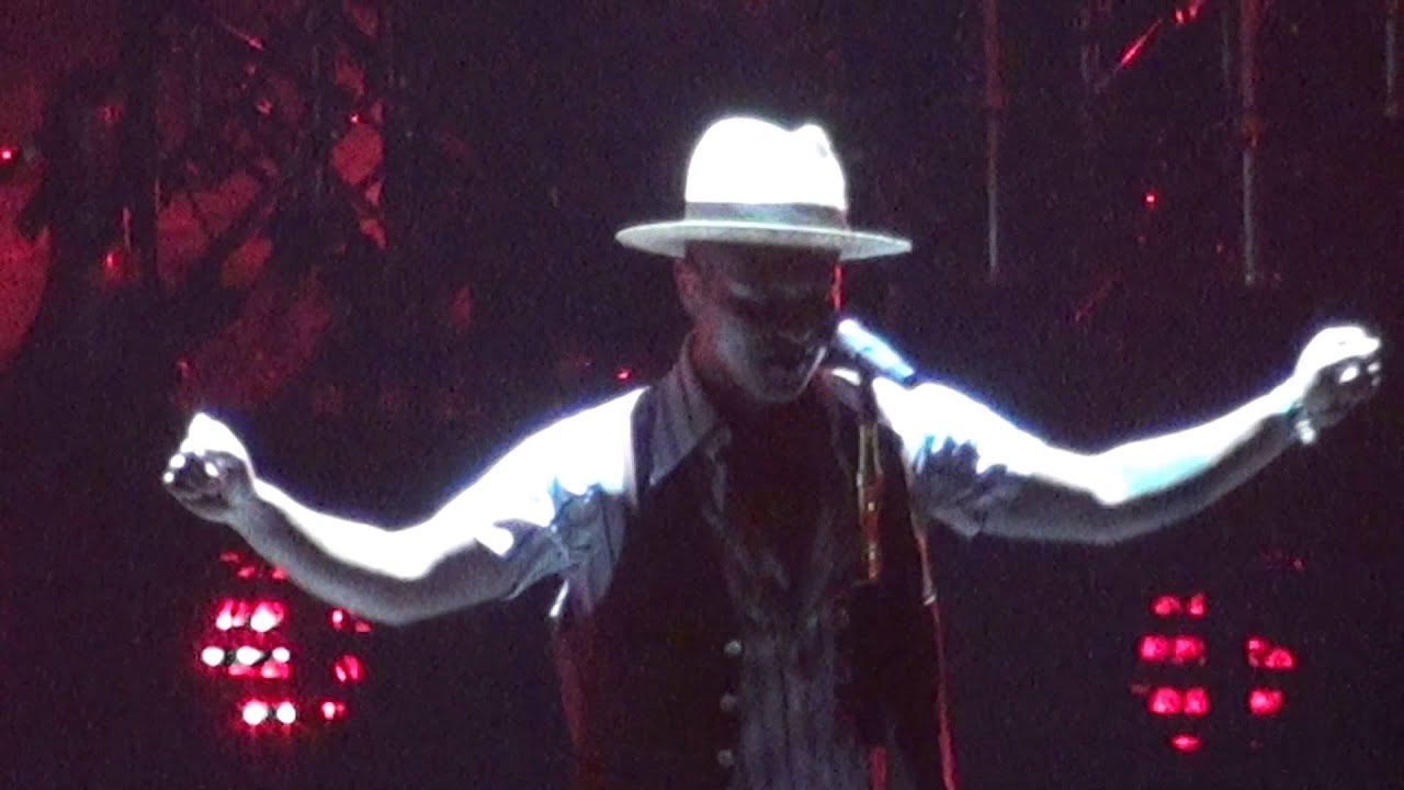 Bruno Mars - Show me (concert in honolulu 4/18/14)