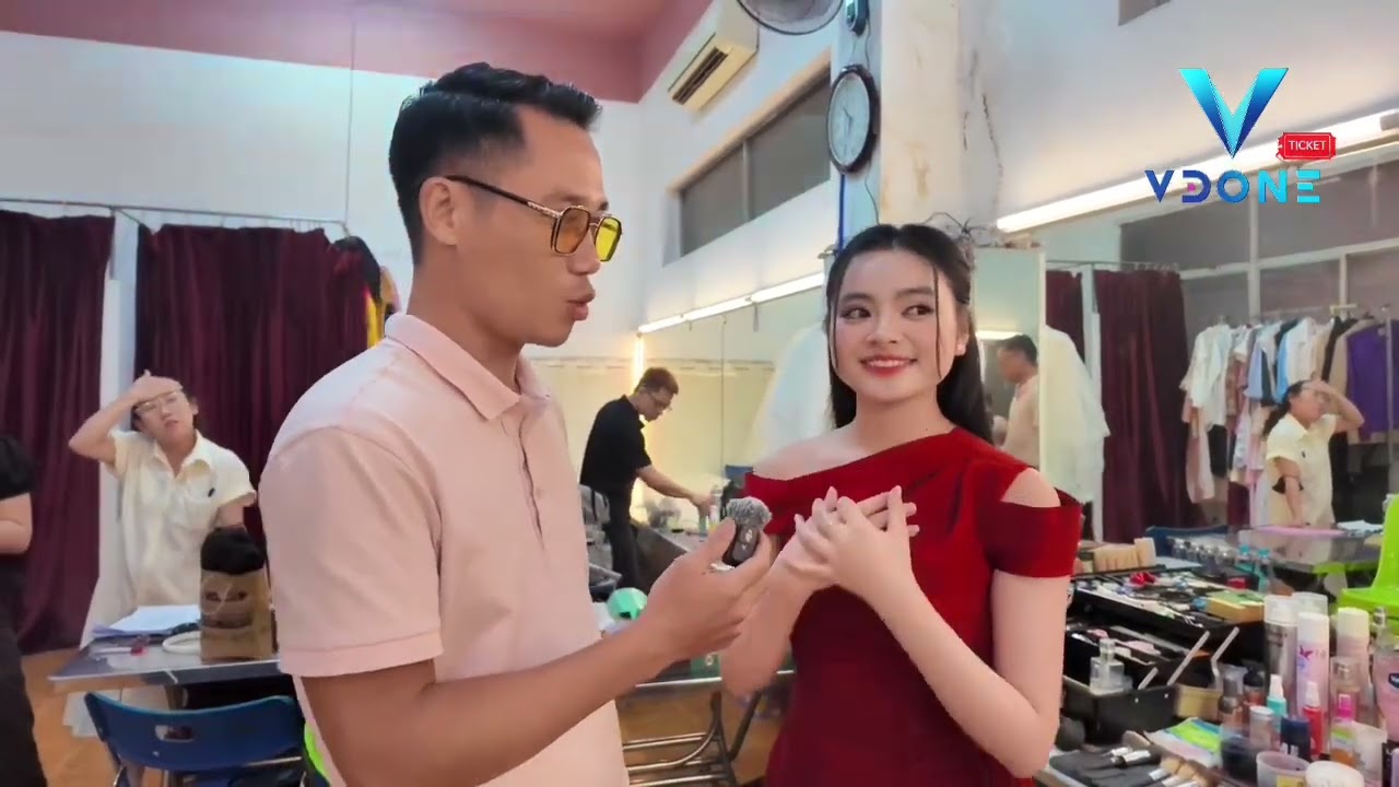 CẢM XÚC CỦA THU HƯỜNG TRƯỚC GIỜ CÔNG DIỄN 