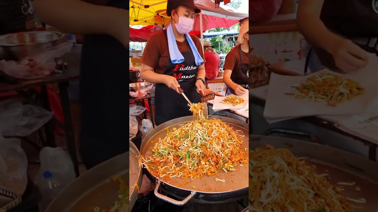 ผัดไทยแม่ต้น รสเข้มข้นต้องลอง อิ่มอร่่อย 25 บาทเท่านั้น