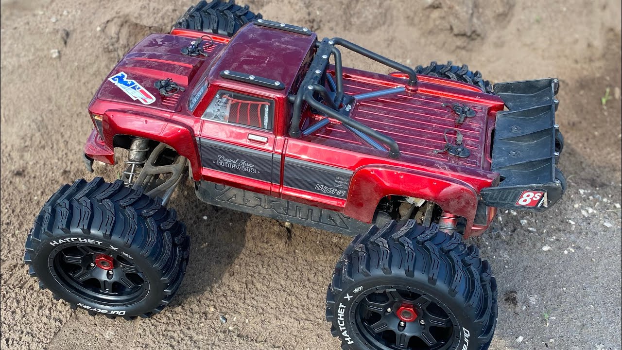 M2C Arrma Outcast 8S 1100kv VS 800kv EXB Extreme durability bashing & crashing at construction site!