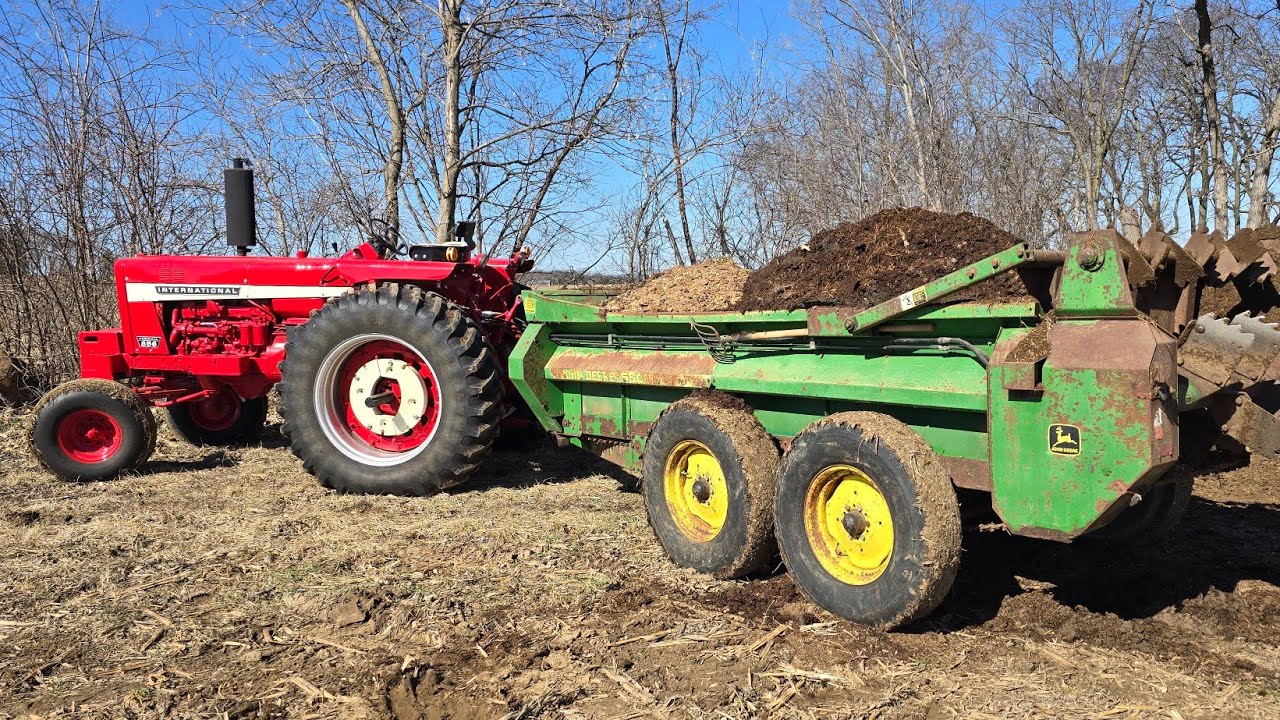 Farmall 856 spreading compost manure