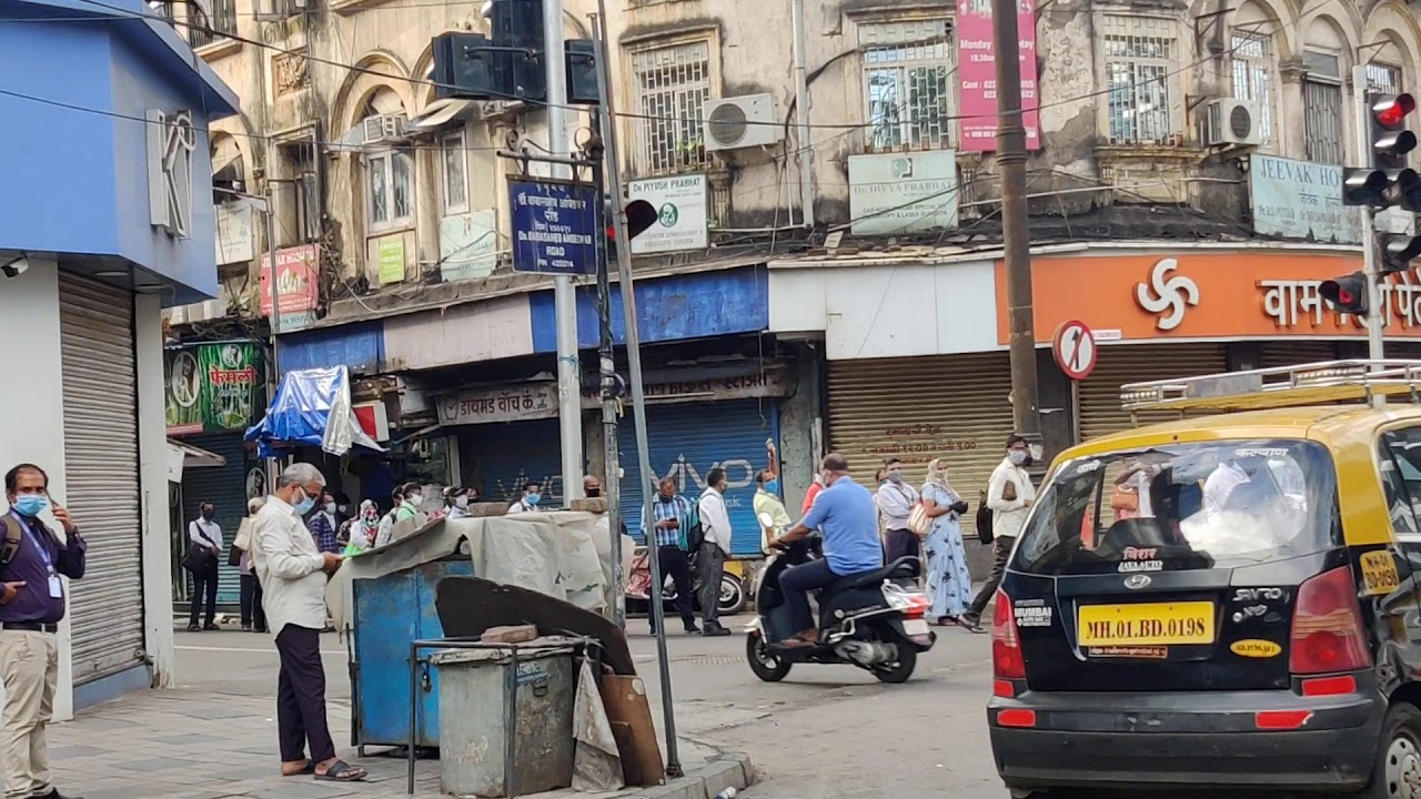 ST BUS QUEUE IN DADAR EAST
