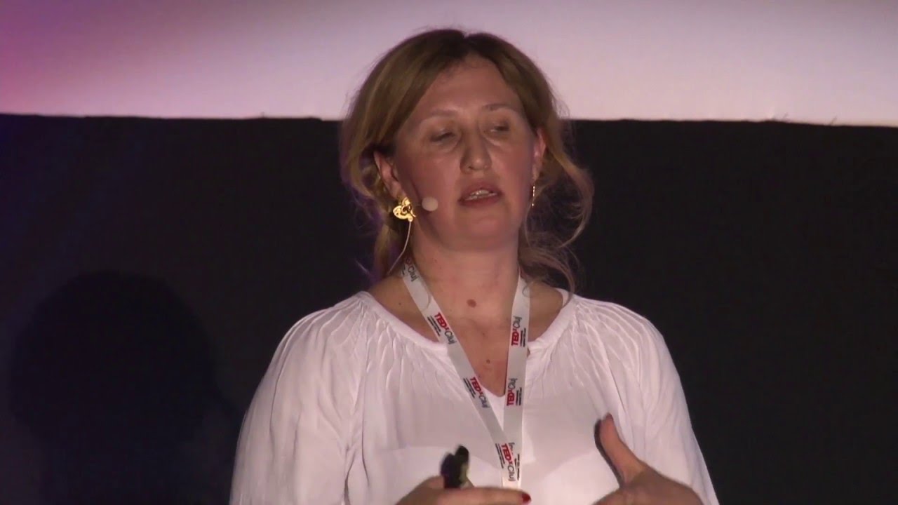 Părinții buni se sacrifică | Domnica Petrovai | TEDxCluj