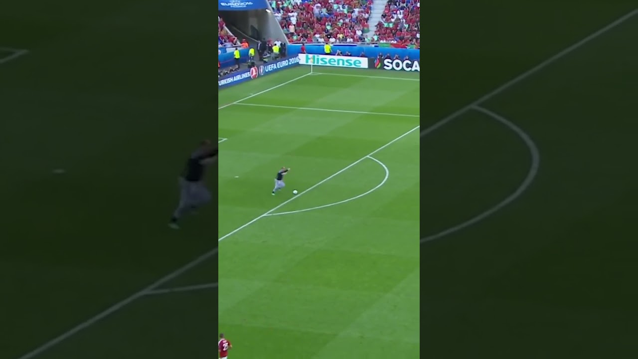 🔥 G&aacute;bor Kir&aacute;ly - The Legendary Pyjama Goalkeeper at EURO 2016! 🧤⚽