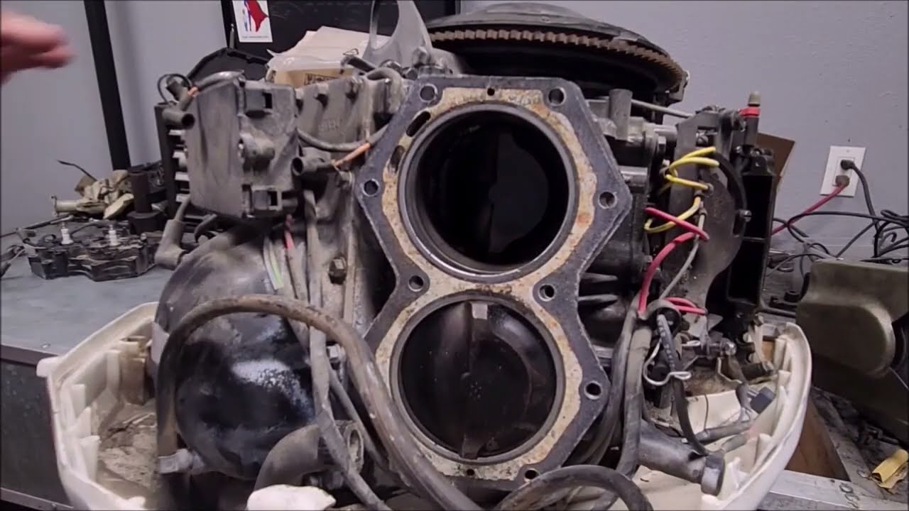 Johnson 115 HP получает новый поршень и кольца