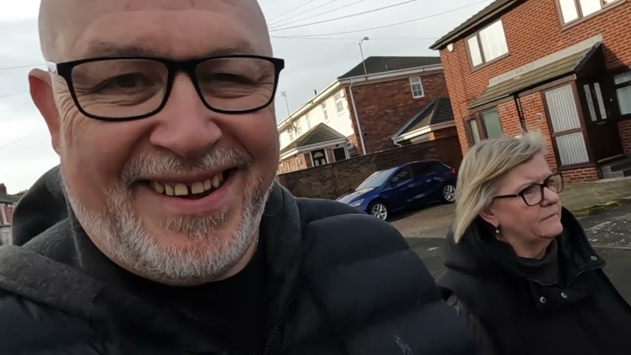 walk around wallsend hall grounds and park