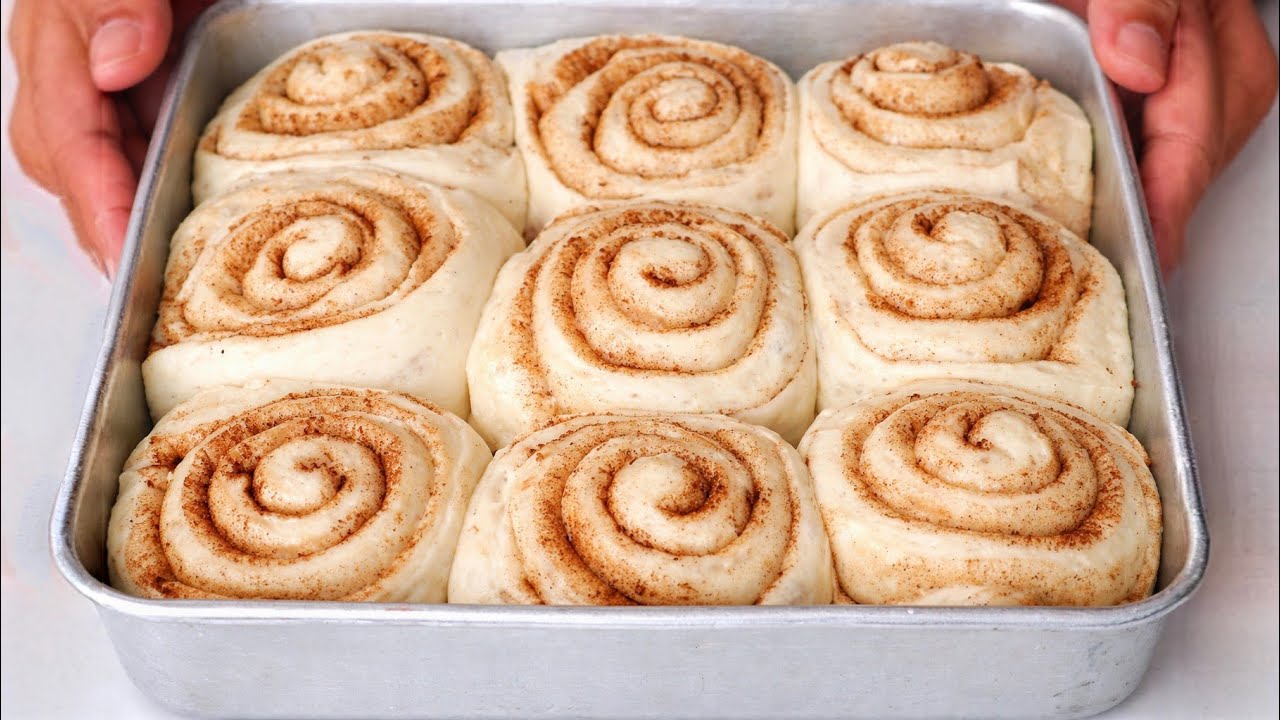 Soft & Fluffy Cinnamon Roll | Easy Homemade Recipe