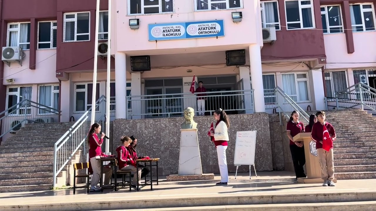 Ay Yıldızın Altında
