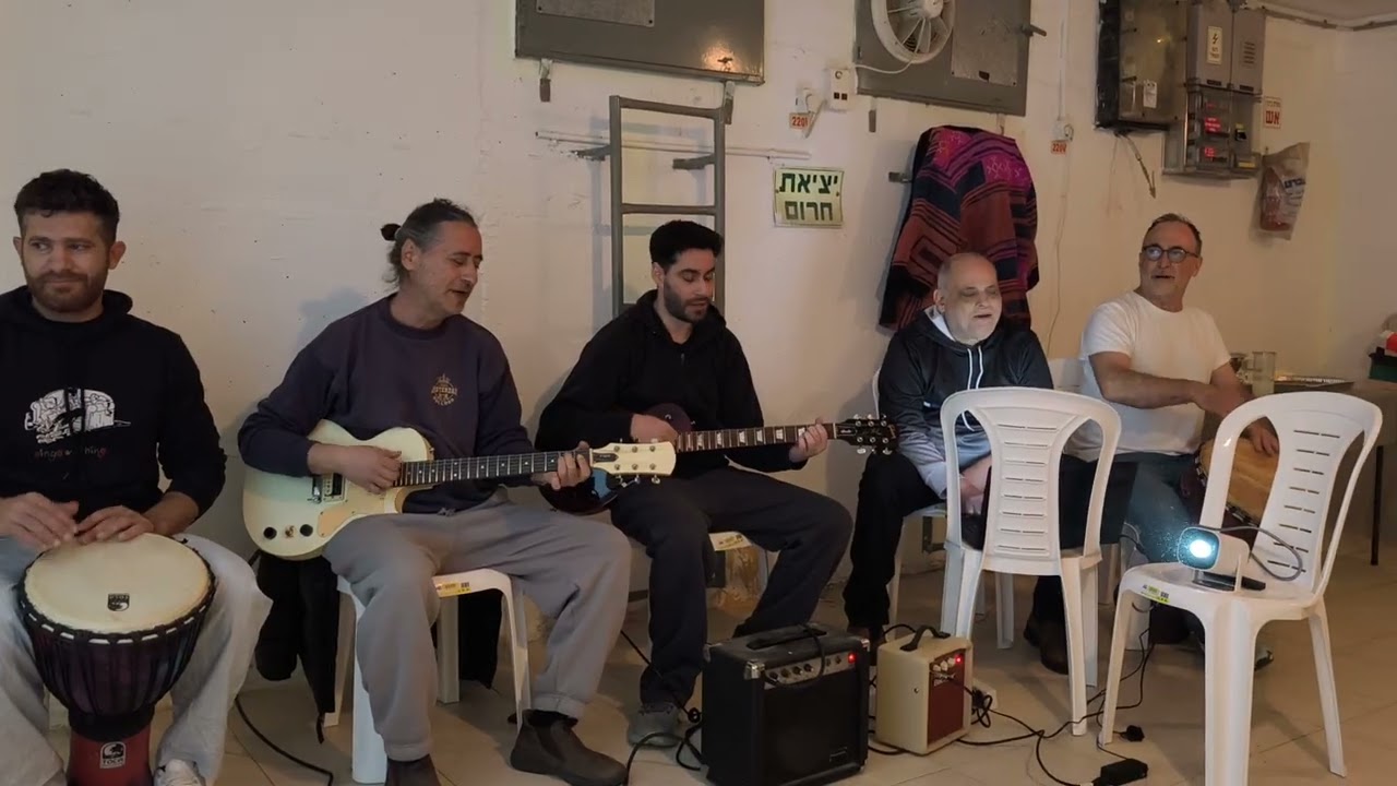 1 שיר אהבה בדואי .הופעה מלאכי השלום במקלט בהדר יוסף , בתאריך 05.03.2026