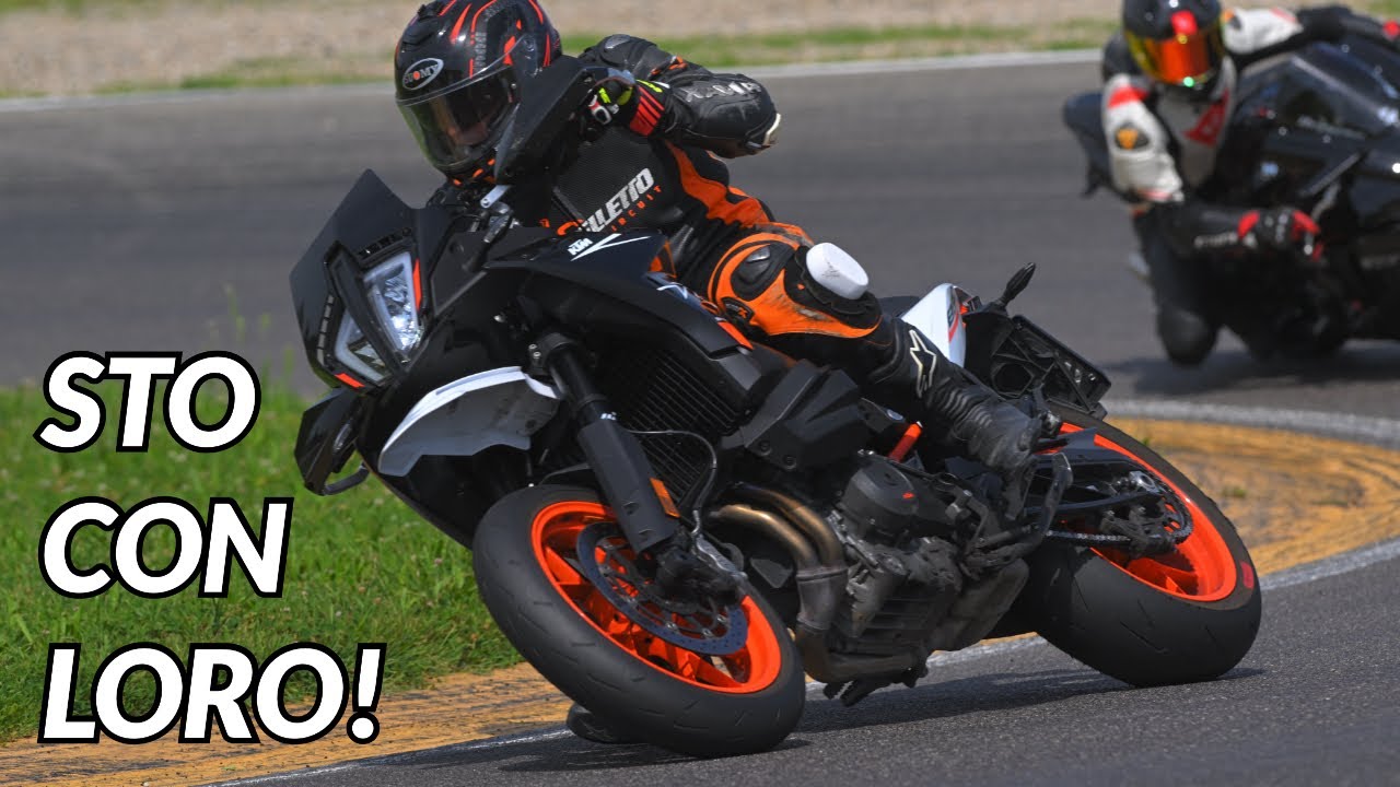 KTM 890 SMT in pista: tengo il passo di supersport e supernaked!