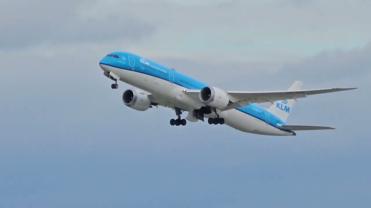 Dreamliner (KLM) @LEJ 2023