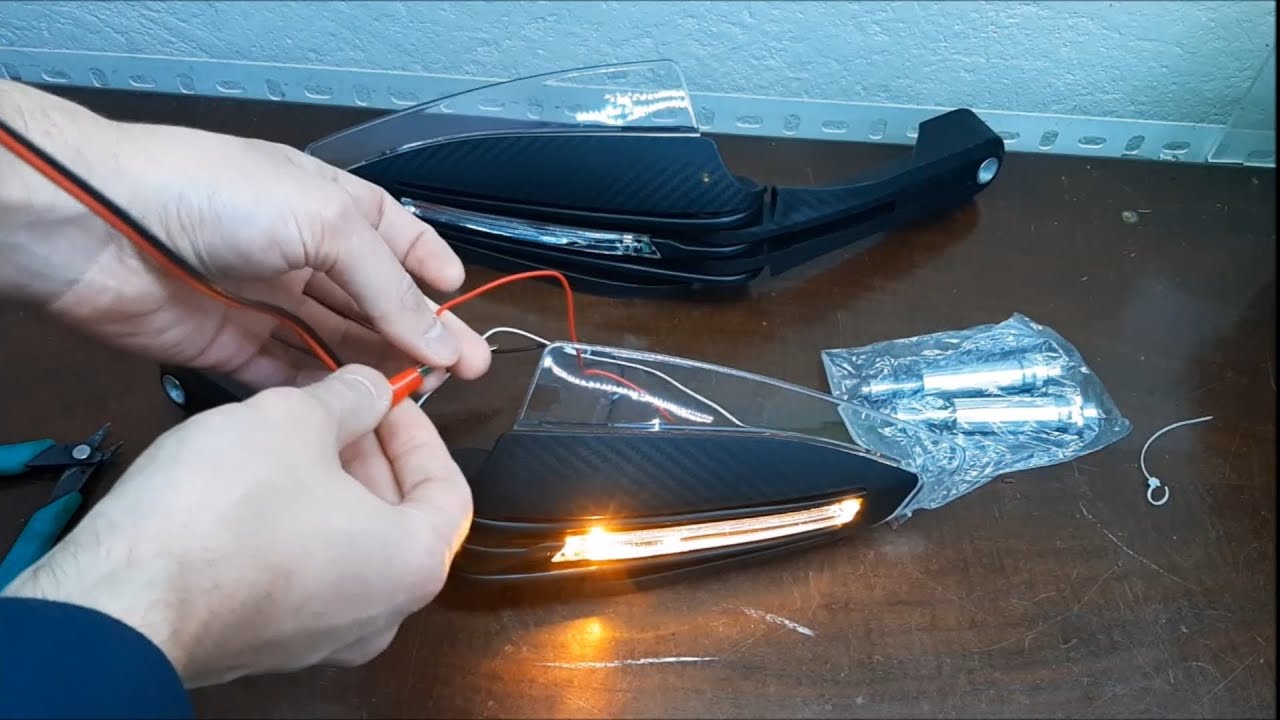 Motosiklete LED'li Elcik Koruma Uygulaması (Sinyalli ve Karbon Kaplamalı)