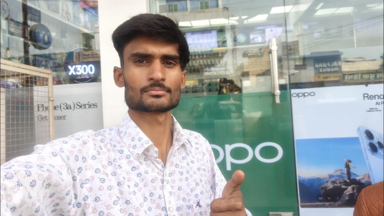iPhone ✌️ dekhne Gaya 