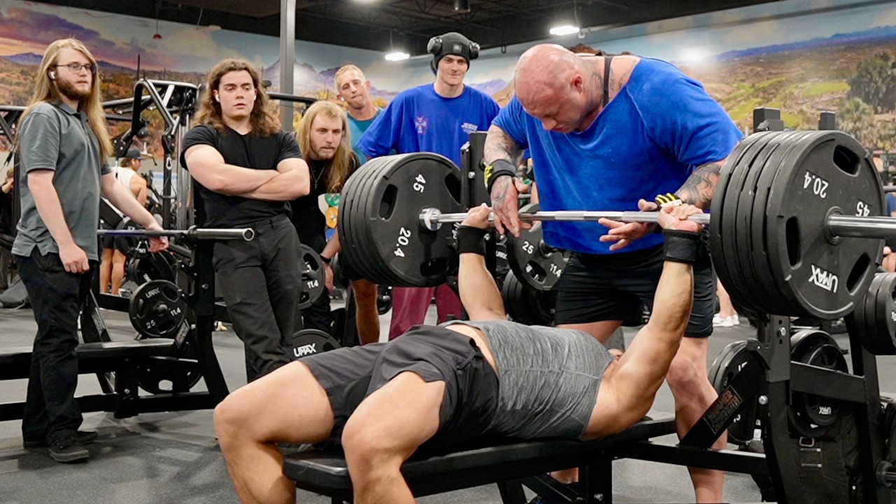 Elite Lifter Asks the Biggest Guy at the Gym to Spot 525 lbs 👀