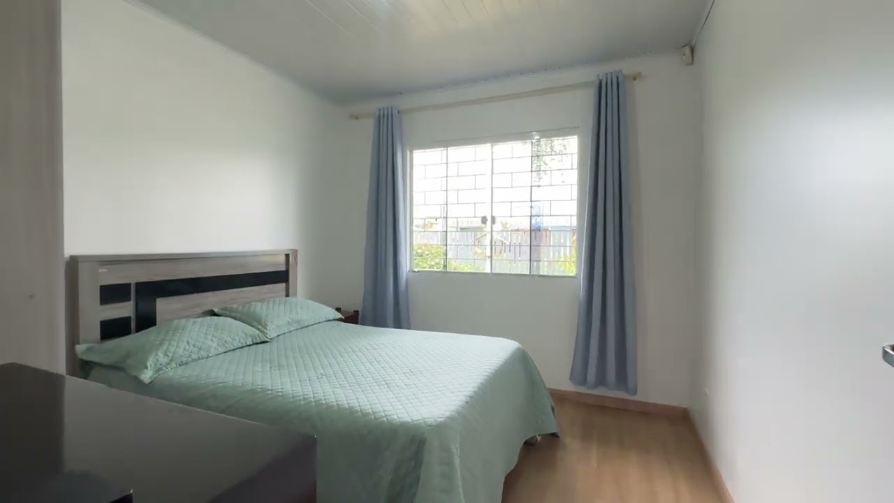 Casa térrea com 150m úteis e 600m de terreno, com 4 quartos e 3 banheiros, no Guaraituba em Colombo