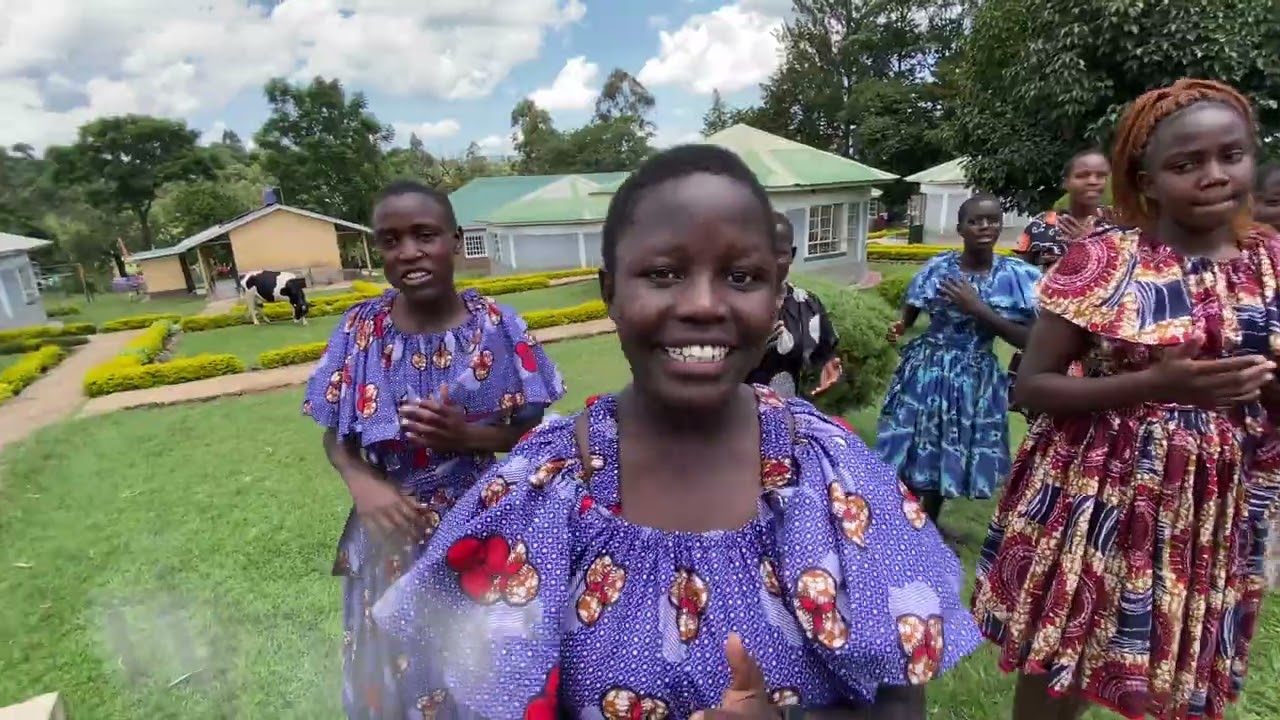 Nitamtukuza Bwana by Kipkarren Children's Home ELI