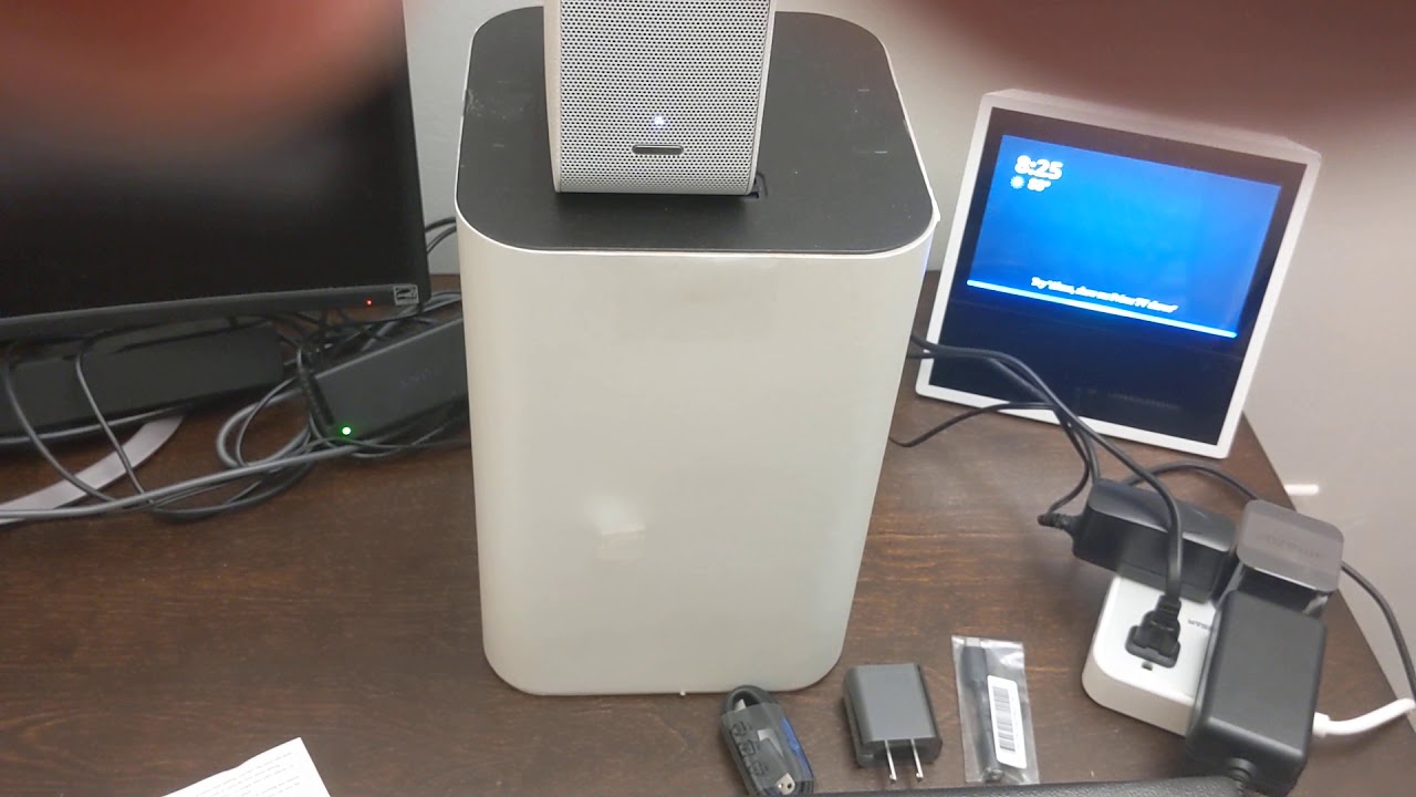 Sony LSPX-P1 short throw projector quick look.